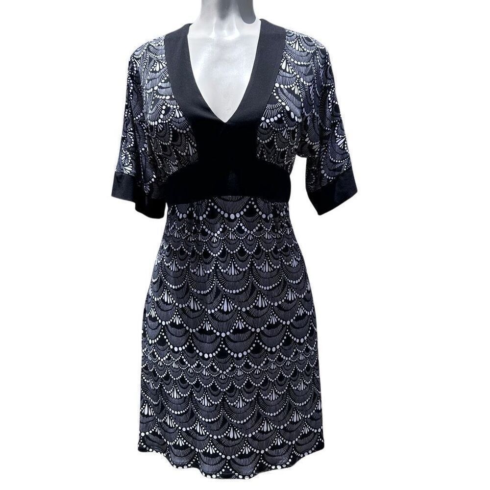 Noticeable Sheath Dress Women's Medium Black & White V-neck Stretch Tie Back